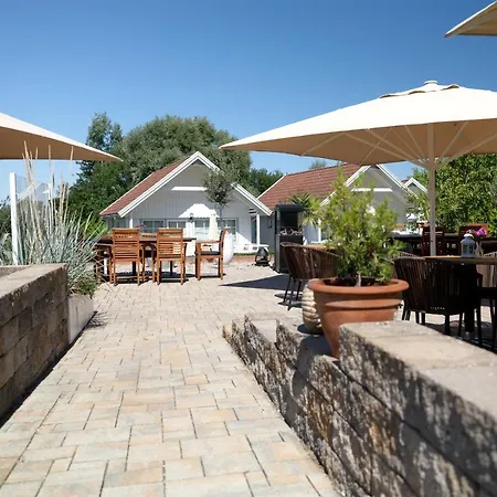 Semesterbostad Ferienbungalow Haus Am Teich