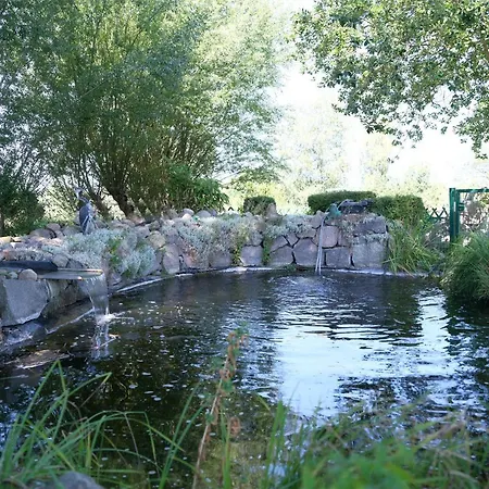 Semesterbostad Ferienbungalow Haus Am Teich