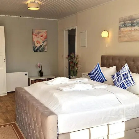 Semesterbostad Ferienbungalow Haus Am Teich *